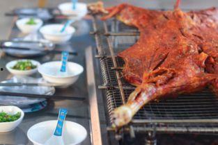 博主爆料烤全羊视频在线观看,在线观看美食盛宴